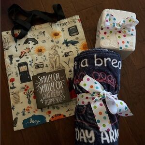 NWT Friends TV Show Holiday Gift Basket